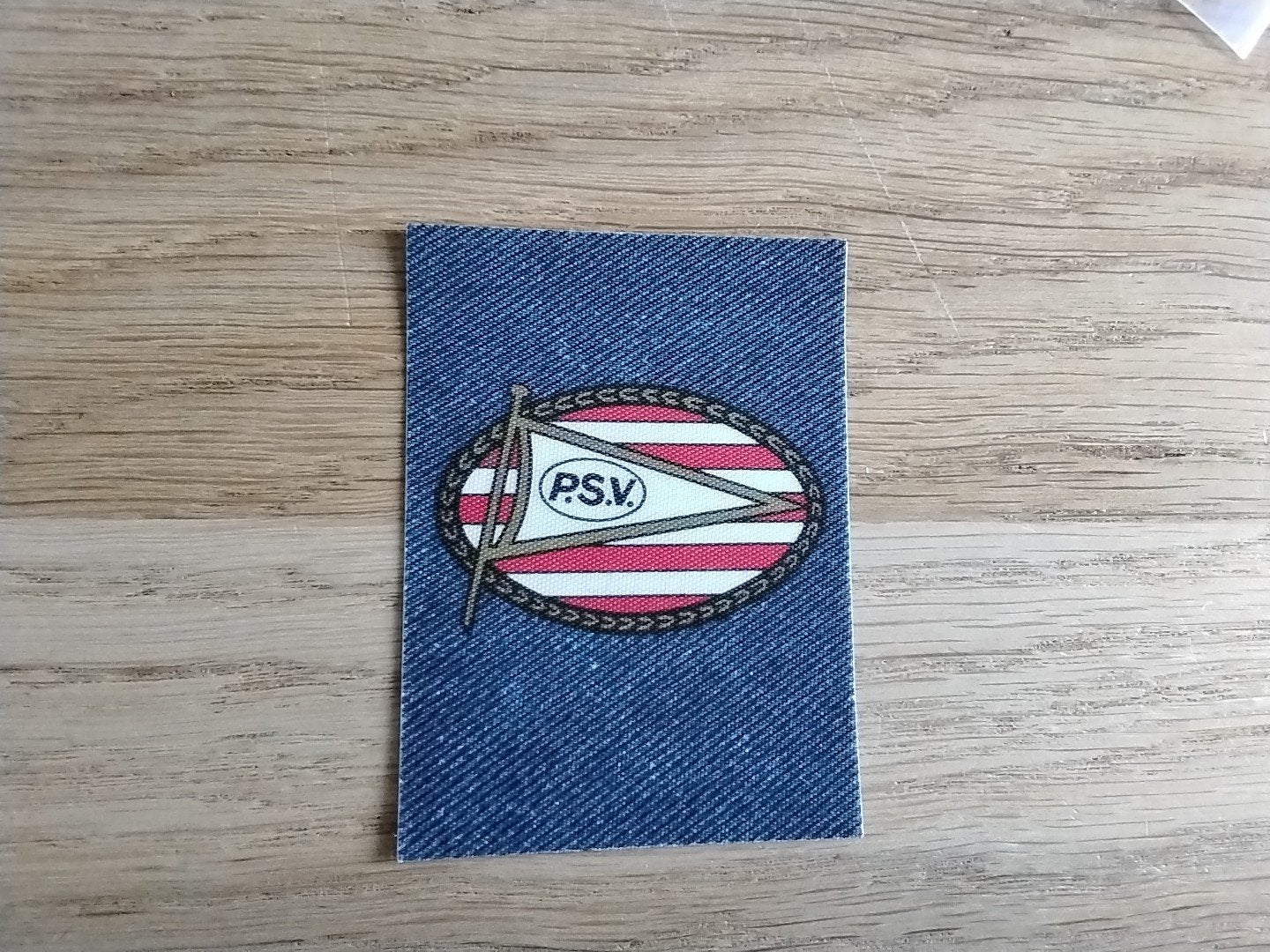 PSV Embleem uit 1978 - geen sticker geen panini, Verzamelen, Ophalen of Verzenden, Zo goed als nieuw, PSV, Poster, Plaatje of Sticker