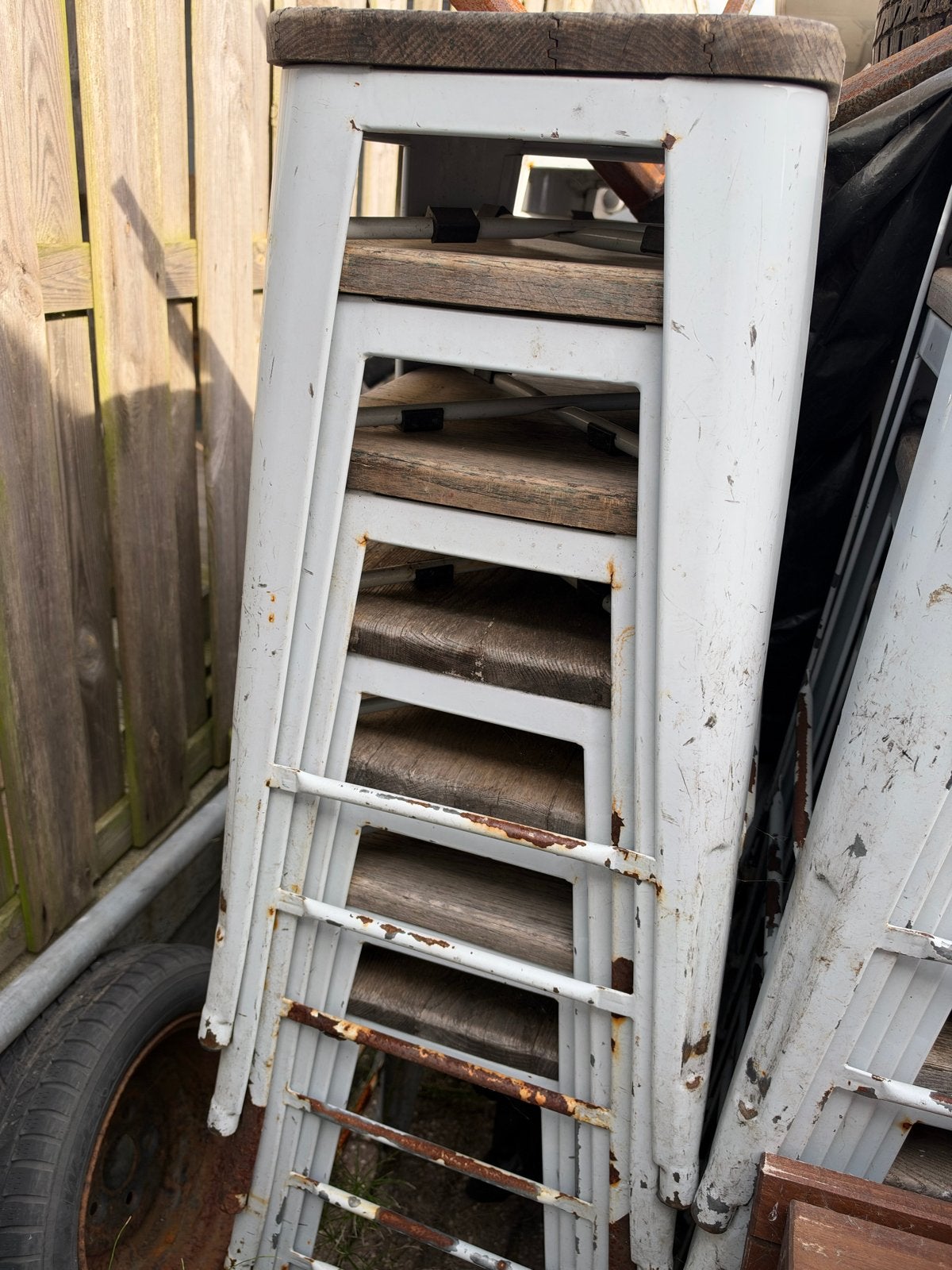 Set van 50 industriële krukken met houten zitting, Ophalen, Gebruikt, IJzer