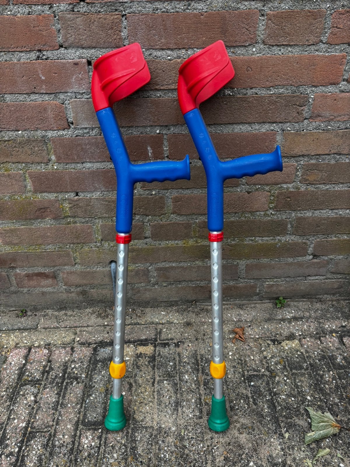 Hulpmiddel wandelstok kinderkrukken revalidatie grijparm, Ophalen of Verzenden, Zo goed als nieuw