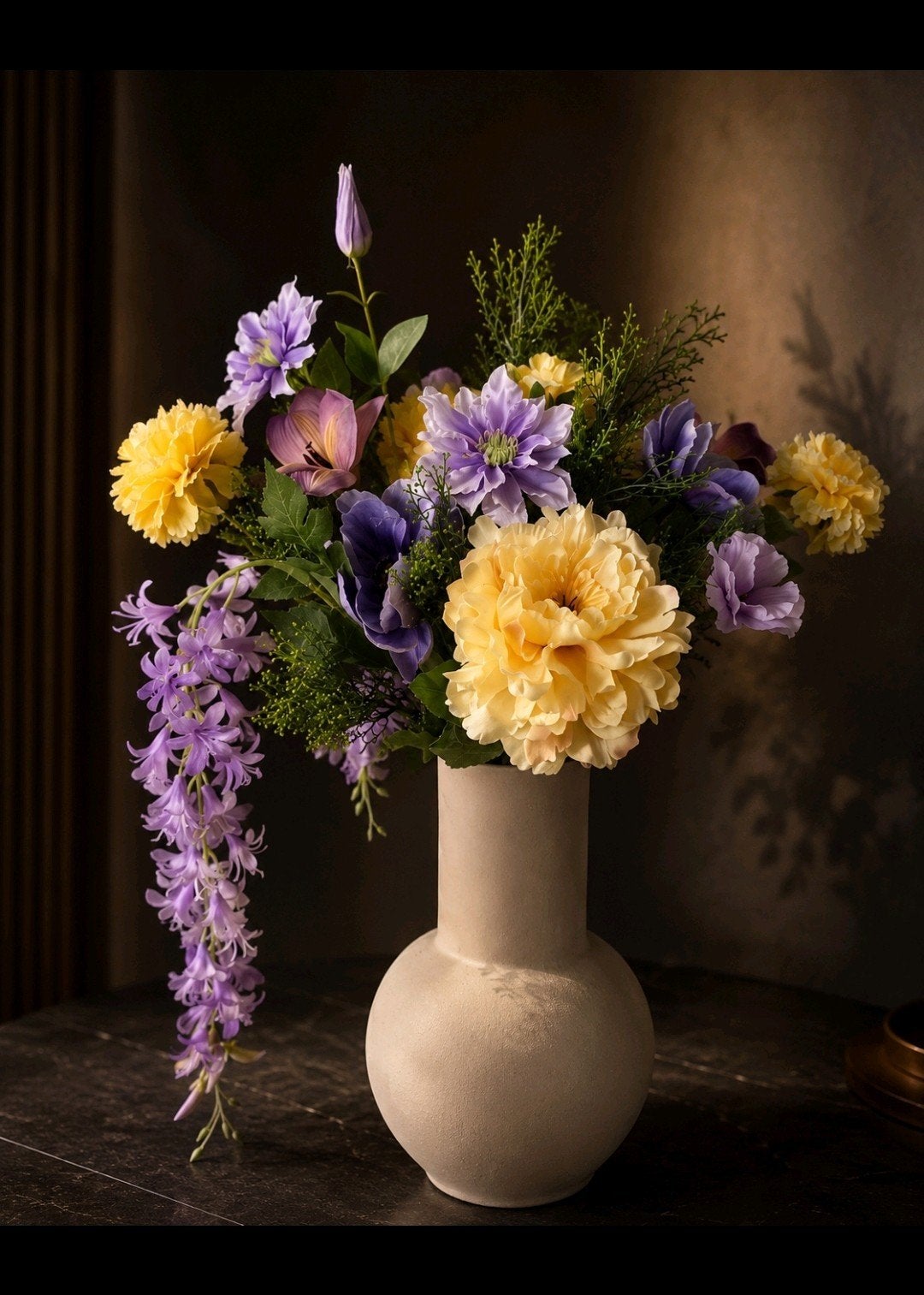 Prachtigtboeket met Gele en Paarse Bloemen, Nieuw, Ophalen of Verzenden, Steen/keramiek, Binnen