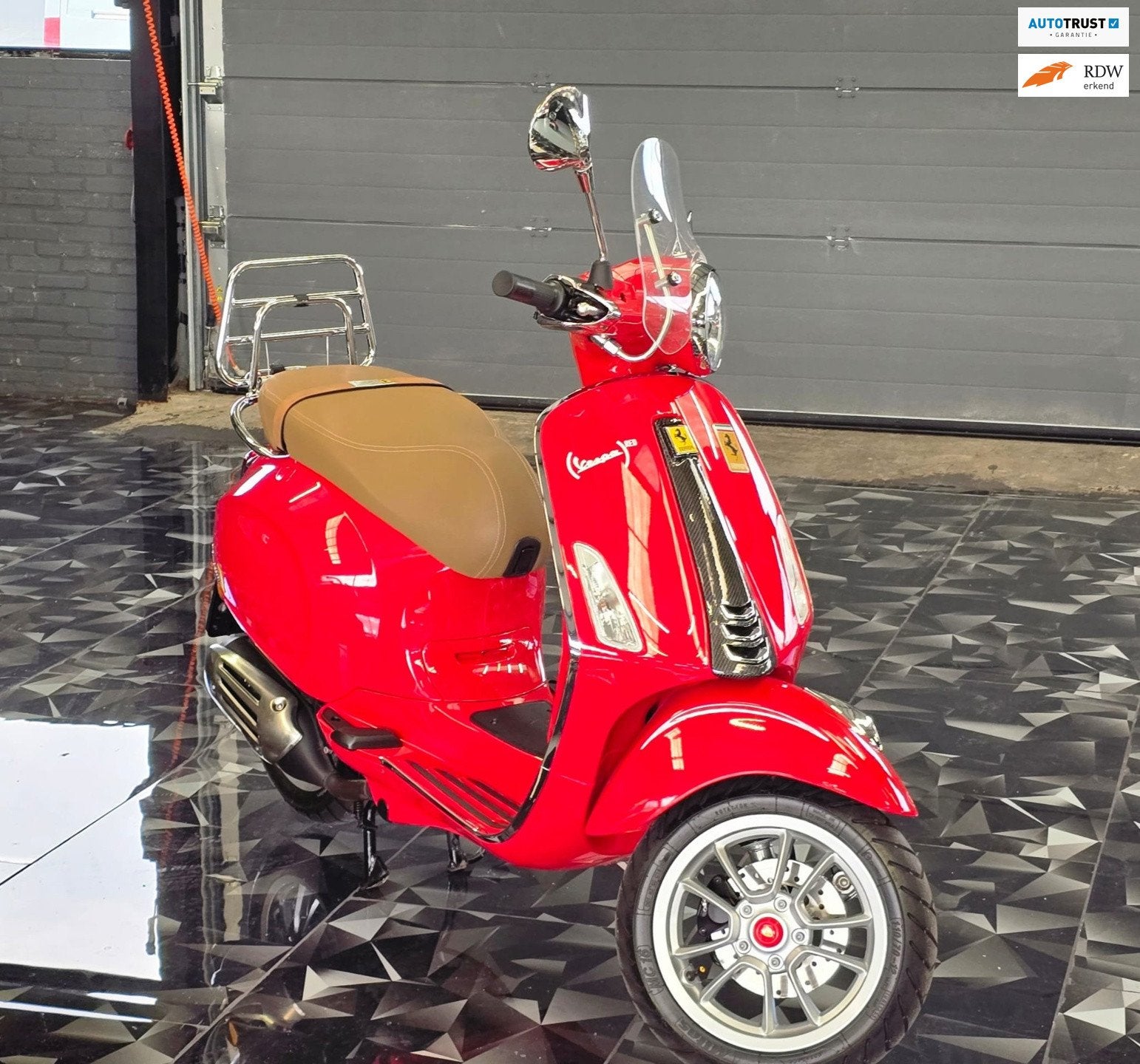 Vespa Snorscooter Primavera 50 FERRARI., Fietsen en Brommers, Gebruikt, Benzine, Vespa