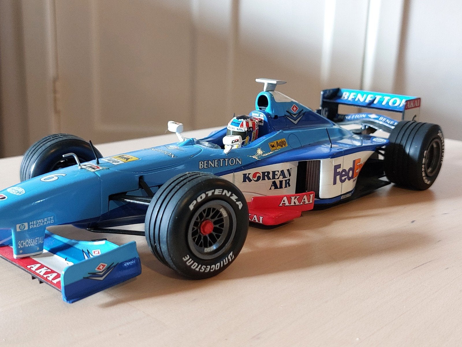 F1 Benetton Playlife 1998 1:18, Ophalen of Verzenden, Zo goed als nieuw, MiniChamps