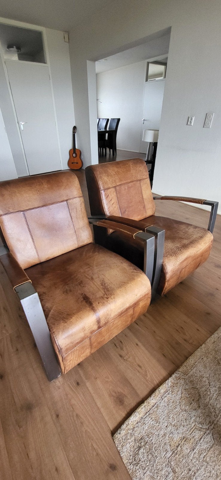 Twee schaapleren fauteuils – cognac, RVS frame, Ophalen, Gebruikt, 75 tot 100 cm, Industrieel, Vintage