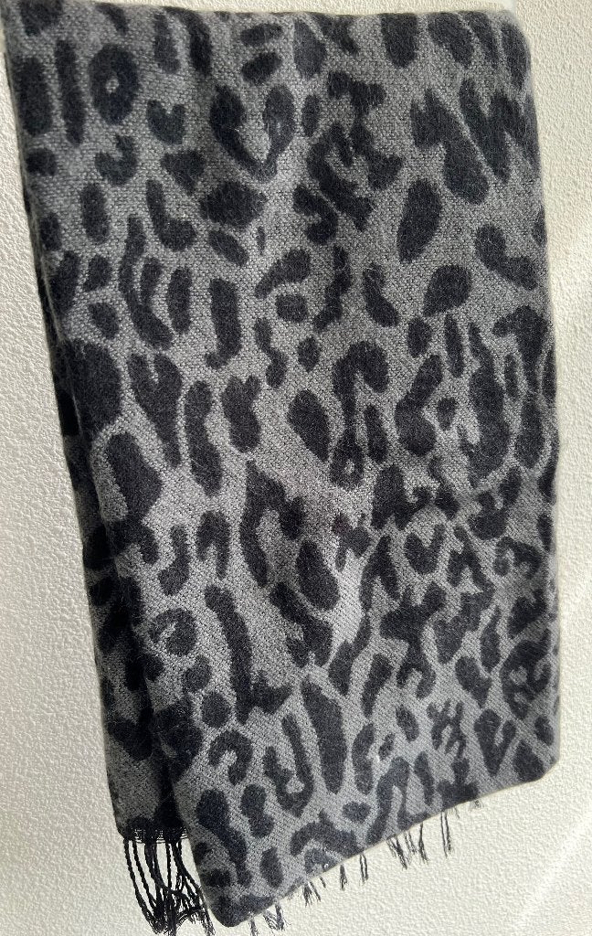 Leopard zwart met grijs sjaal, Kleding | Dames, Mutsen, Sjaals en Handschoenen, Ophalen, Nieuw
