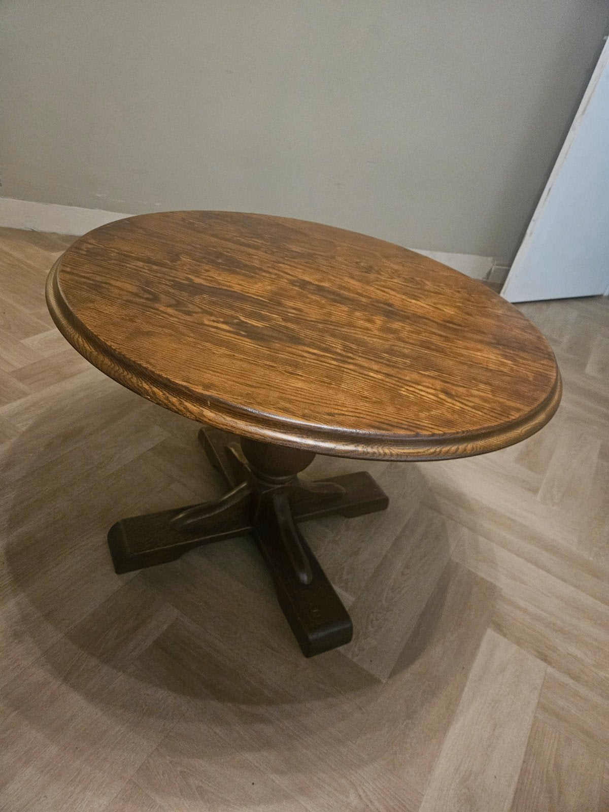 Ronde salontafel donker eikenhout met kolompoot, Ophalen, 50 – 75, 50 tot 100 cm, Rond