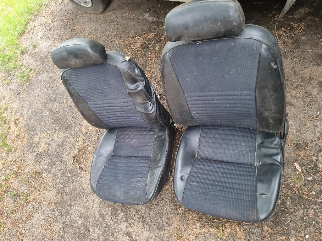 2 oldtimer stoelen . Recaro ?, Ophalen of Verzenden