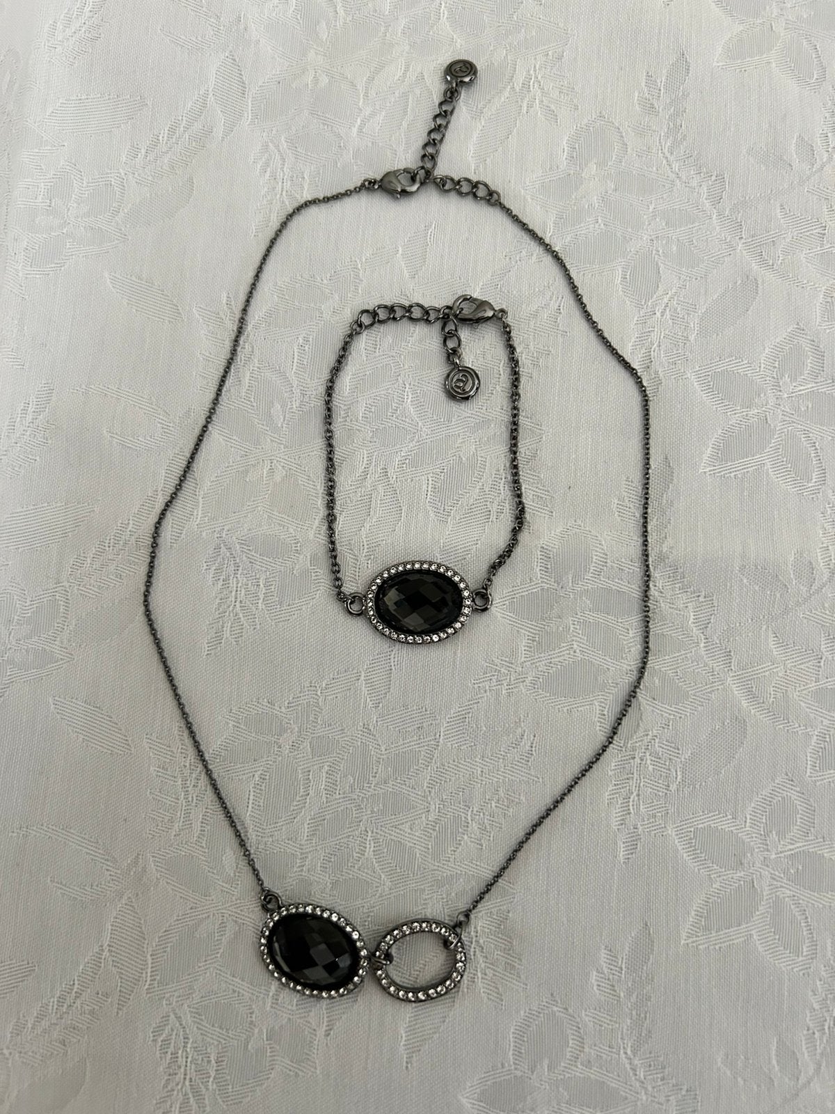MOOI SETJE KETTING EN ARMBAND …, Overige materialen, Zwart, Ophalen of Verzenden, Zo goed als nieuw