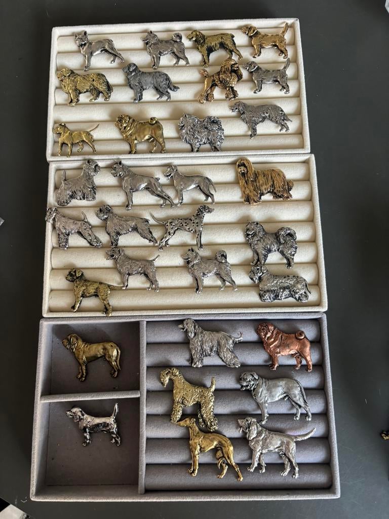 Honden speldjes, Ophalen of Verzenden, Zo goed als nieuw, Dier of Natuur, Speldje of Pin