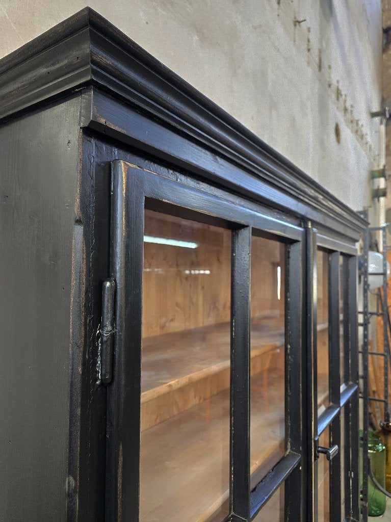 Vintage Houten Vitrinekast Zwart | Grote Vitrine Kast 2, Huis en Inrichting, Gebruikt, Antiek Retro Vintage Brocante Landelijk