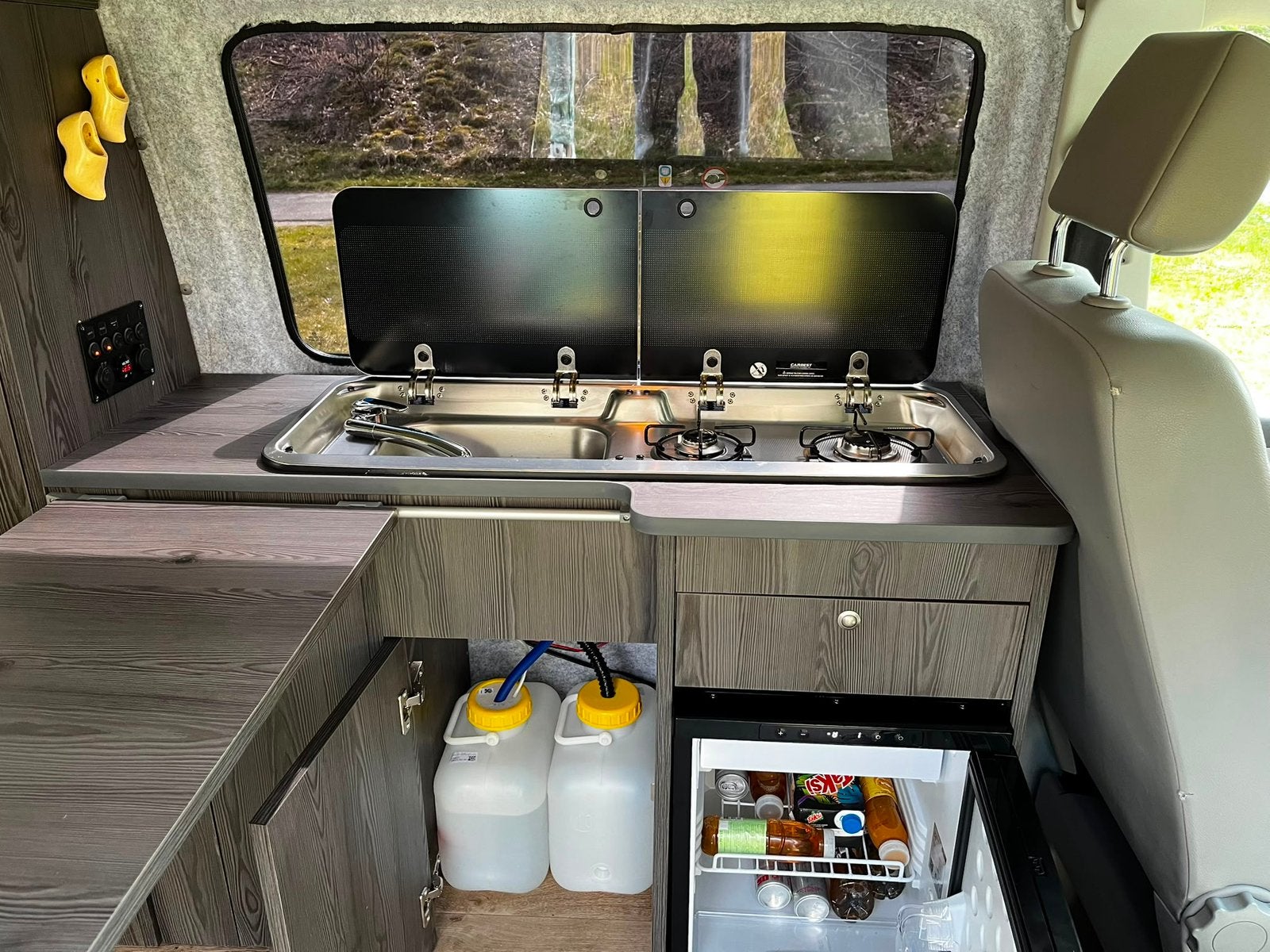 VOLKSWAGEN TRANSPORTER T5 CAMPER 2.0 TDI AUT/DSG FULL OPTION, Auto's, Volkswagen, Euro 5, 4 cilinders, 241 €/maand, 2500 kg