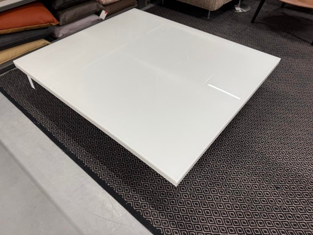 Showmodel Beek S7 Salontafel Glad wit Design Tafel 140x120, Huis en Inrichting, Tafels | Salontafels, 100 tot 150 cm, Minder dan 50 cm