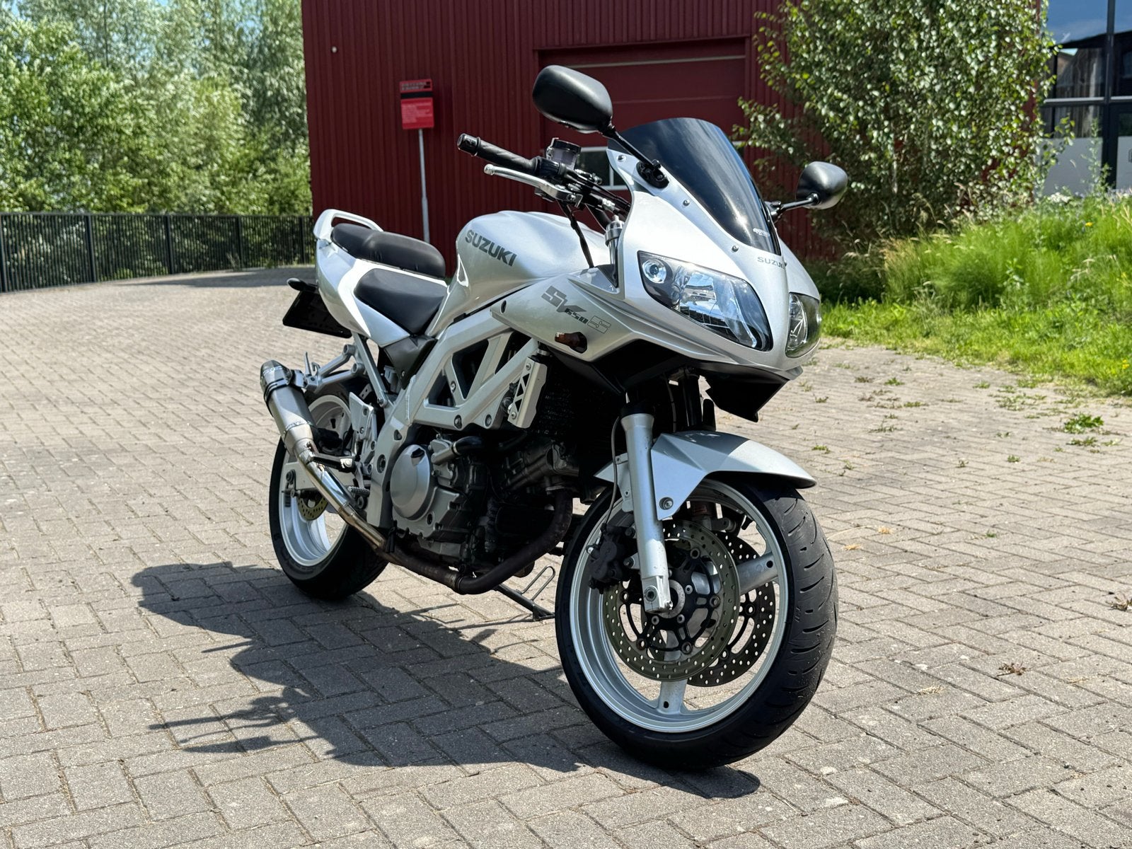Suzuki SV650S 2003 Sonic Silver-metallic | Nette staat, Motoren, Motoren | Suzuki, 2 cilinders, Sportuitlaat, Occasion, Motorrijbewijs A