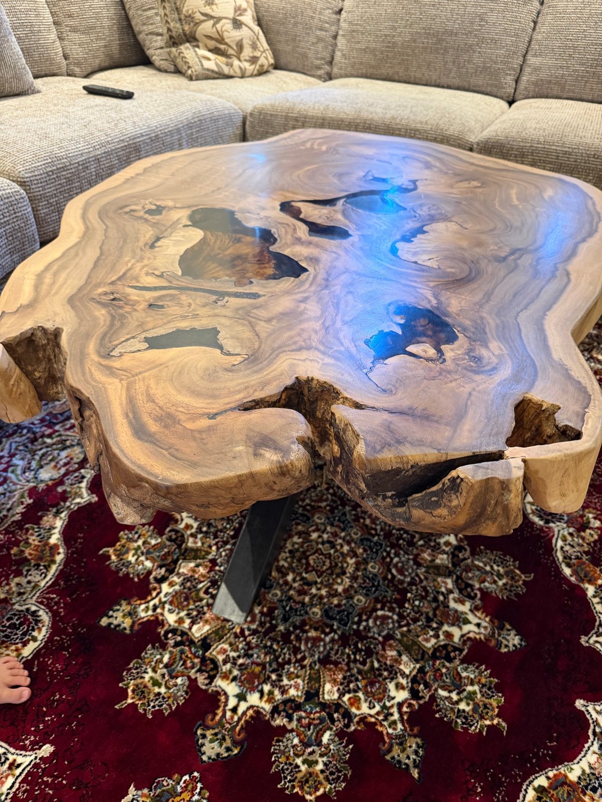 Unieke salontafel van massief hout met epoxy, Ophalen, 100 tot 150 cm, Zo goed als nieuw, Overige vormen
