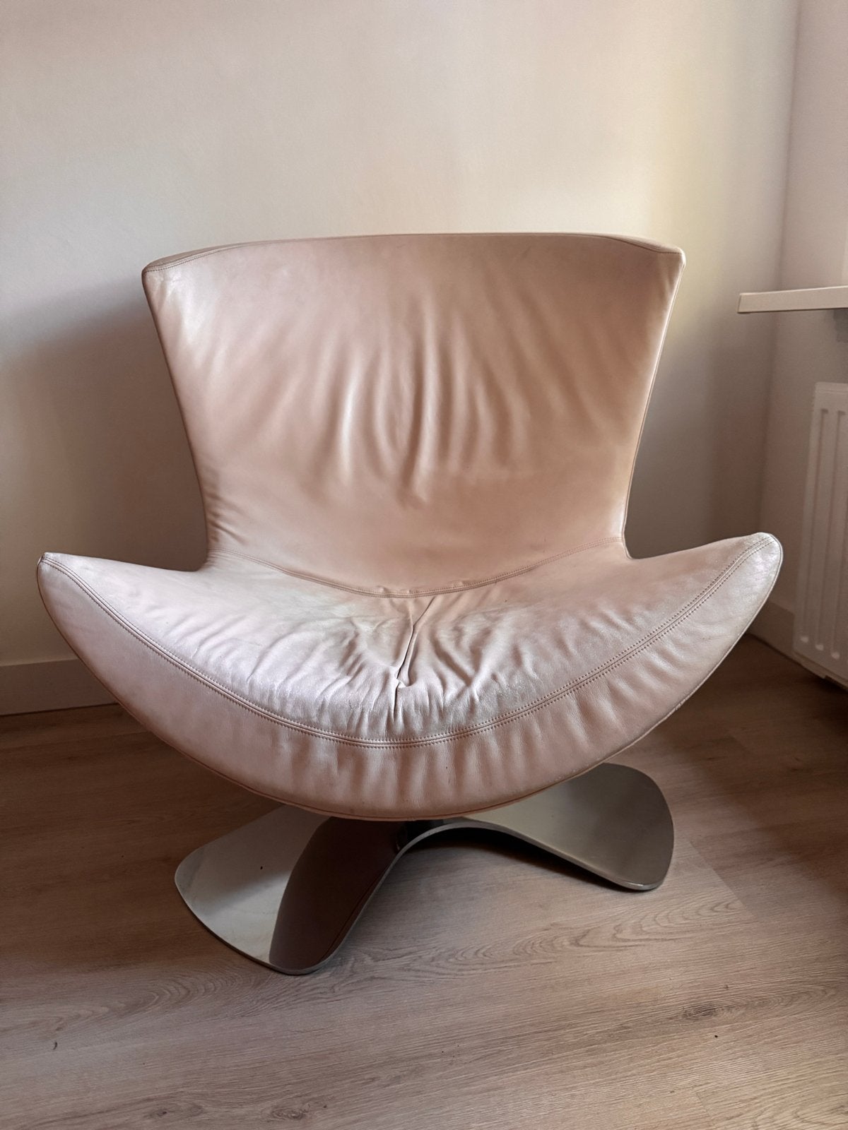 Crème Leren Draaistoel op Chromen Driepoot- Vintage Comfort, Ophalen, Gebruikt, 75 tot 100 cm, Modern