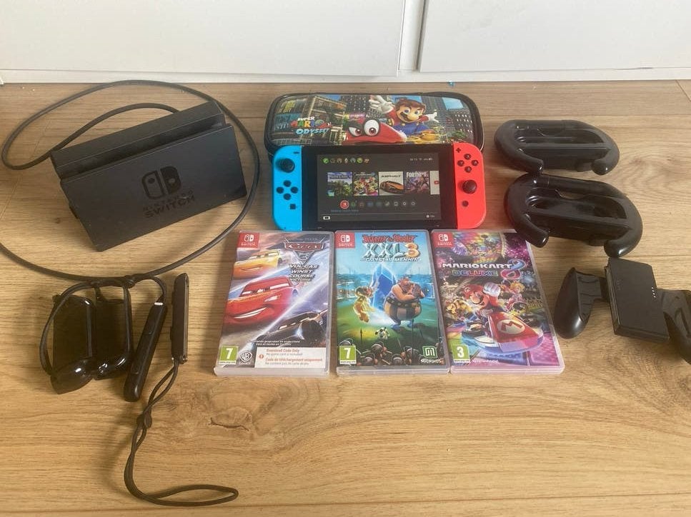 Nintendo Switch met 3 games en accessoires, Met 2 controllers, Ophalen of Verzenden, Switch Original, Gebruikt