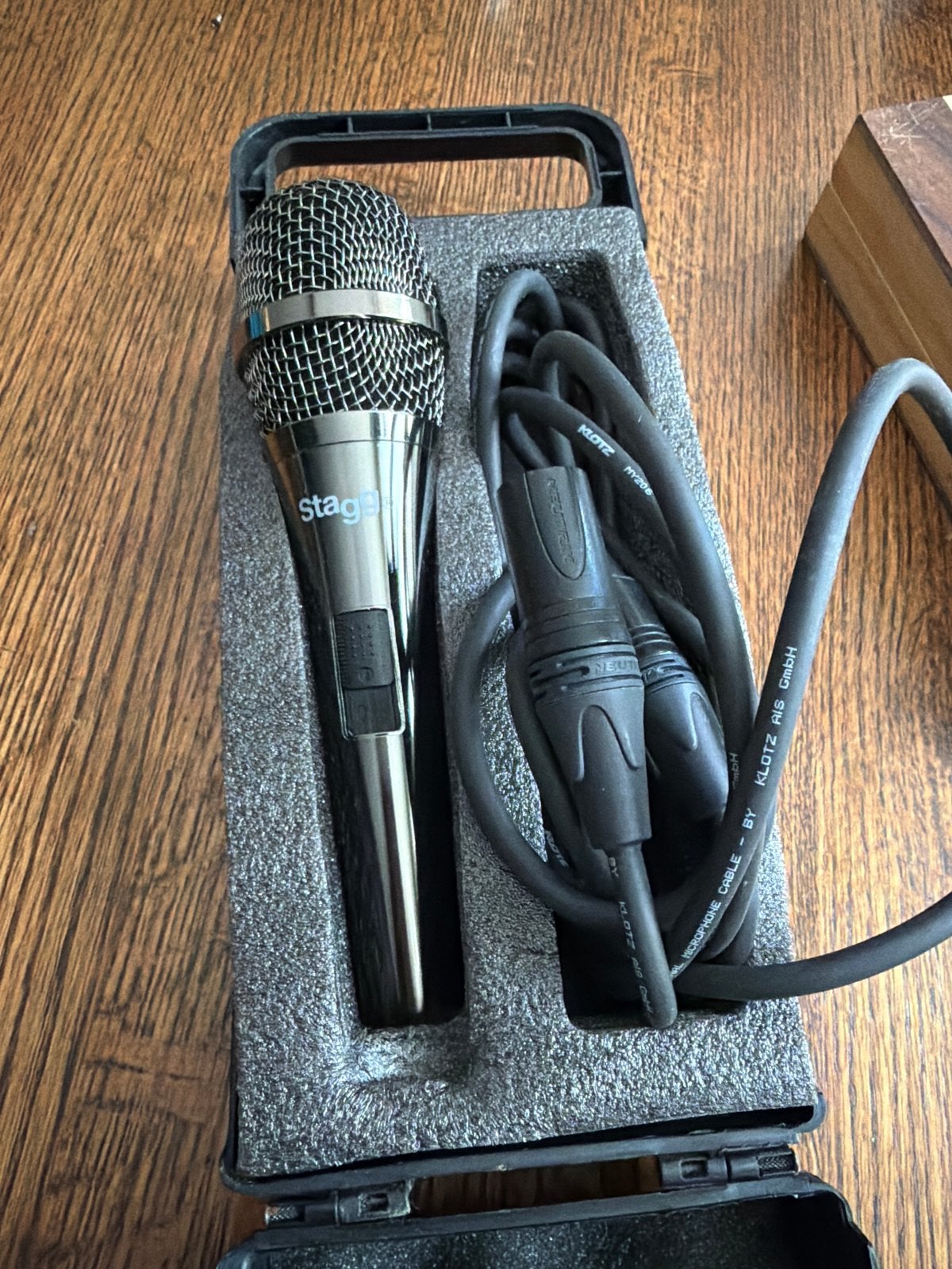 Stage Line Microfoon met Klotz Kabel en Koffer, Muziek en Instrumenten, Ophalen of Verzenden, Zo goed als nieuw, Zangmicrofoon