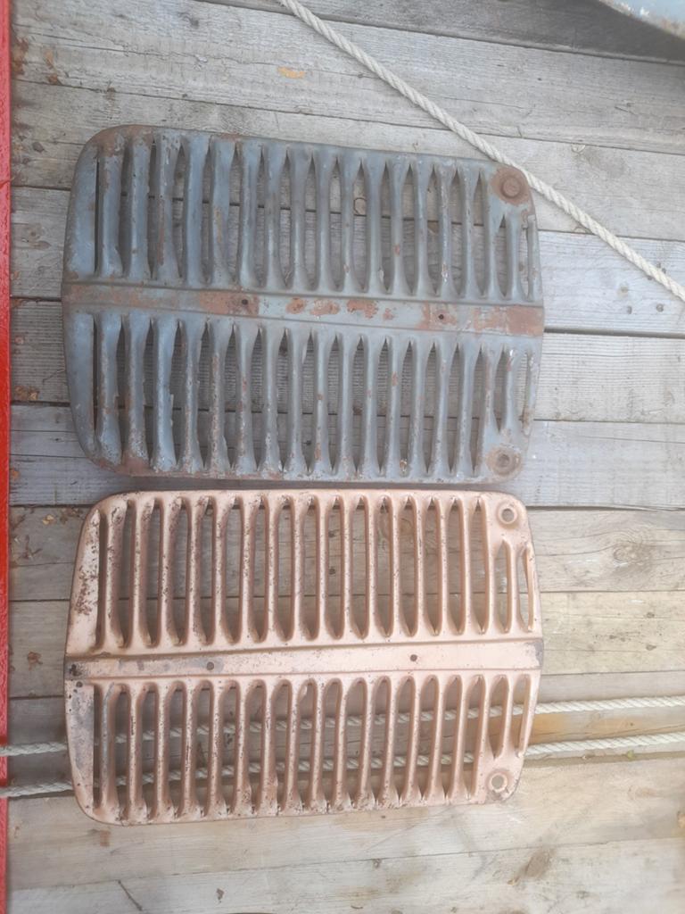 Ferguson grillen en stuurwiel, Ophalen, Voor, Spatbord