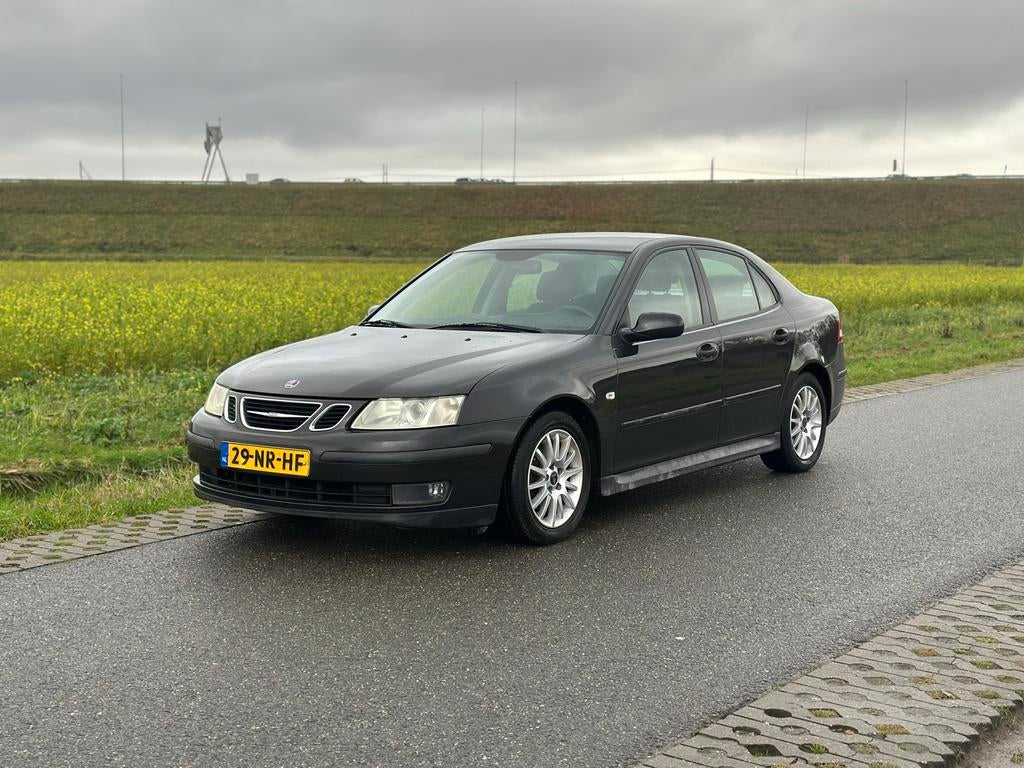 Saab 9-3 1.8 T Sport Sedan 2004 Zwart, Auto's, Voorwielaandrijving, 1998 cc, 4 cilinders, Zwart