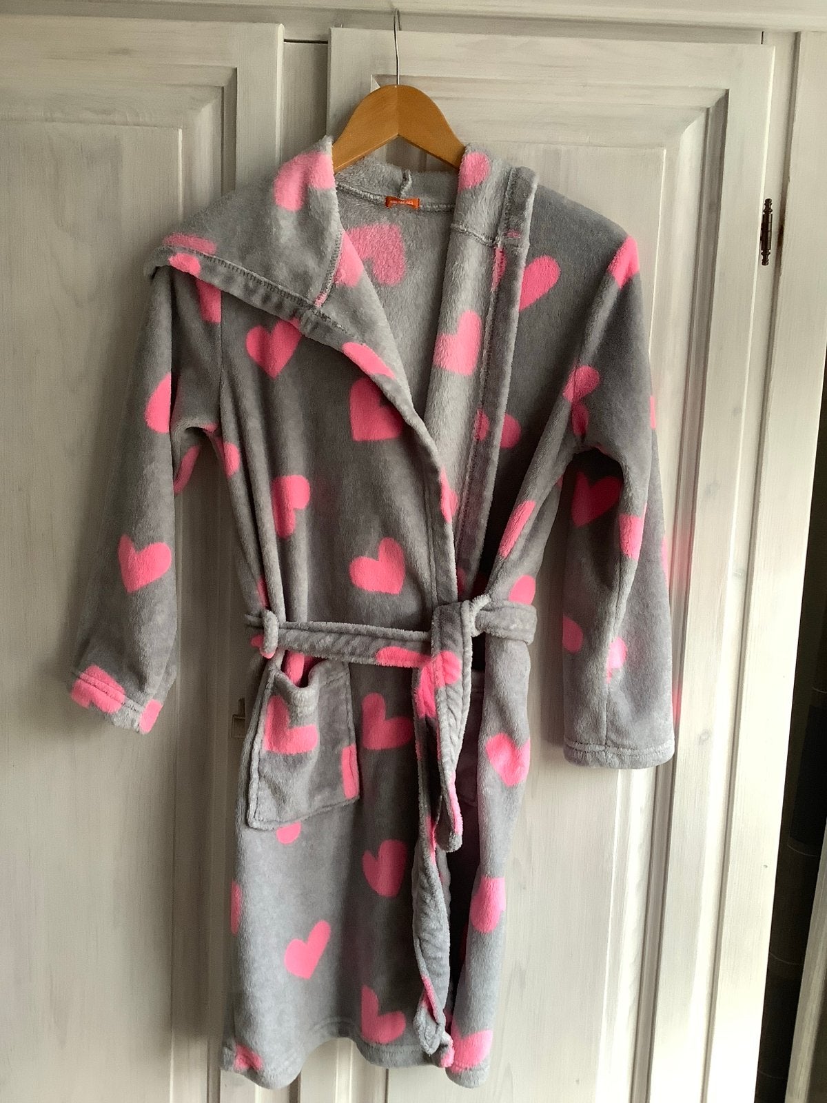 Hema Badjas Meisje Grijs Roze Harten Maat 146/152 ZGAN, Kinderen en Baby's, Ophalen of Verzenden, Gebruikt, Meisje