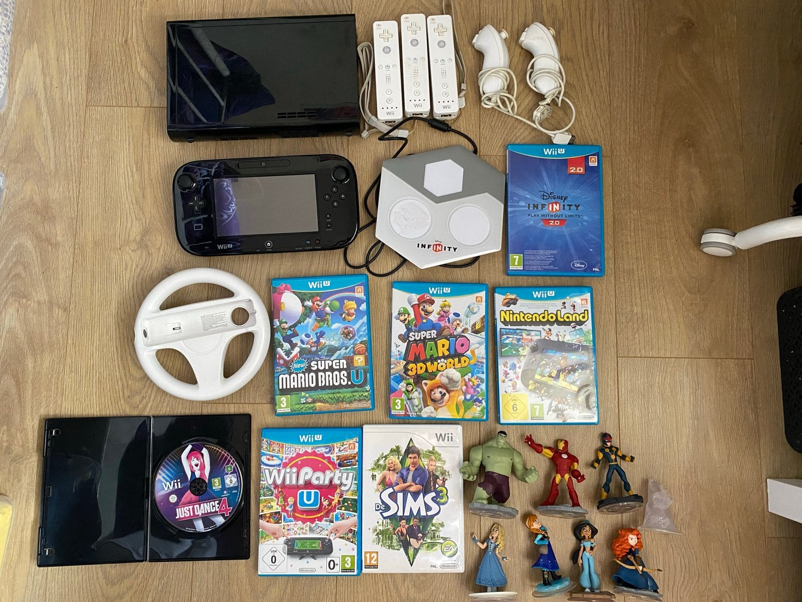 Complete Nintendo Wii U set met games en accessoires, Ophalen, Gebruikt, Met 3 controllers of meer, Met games