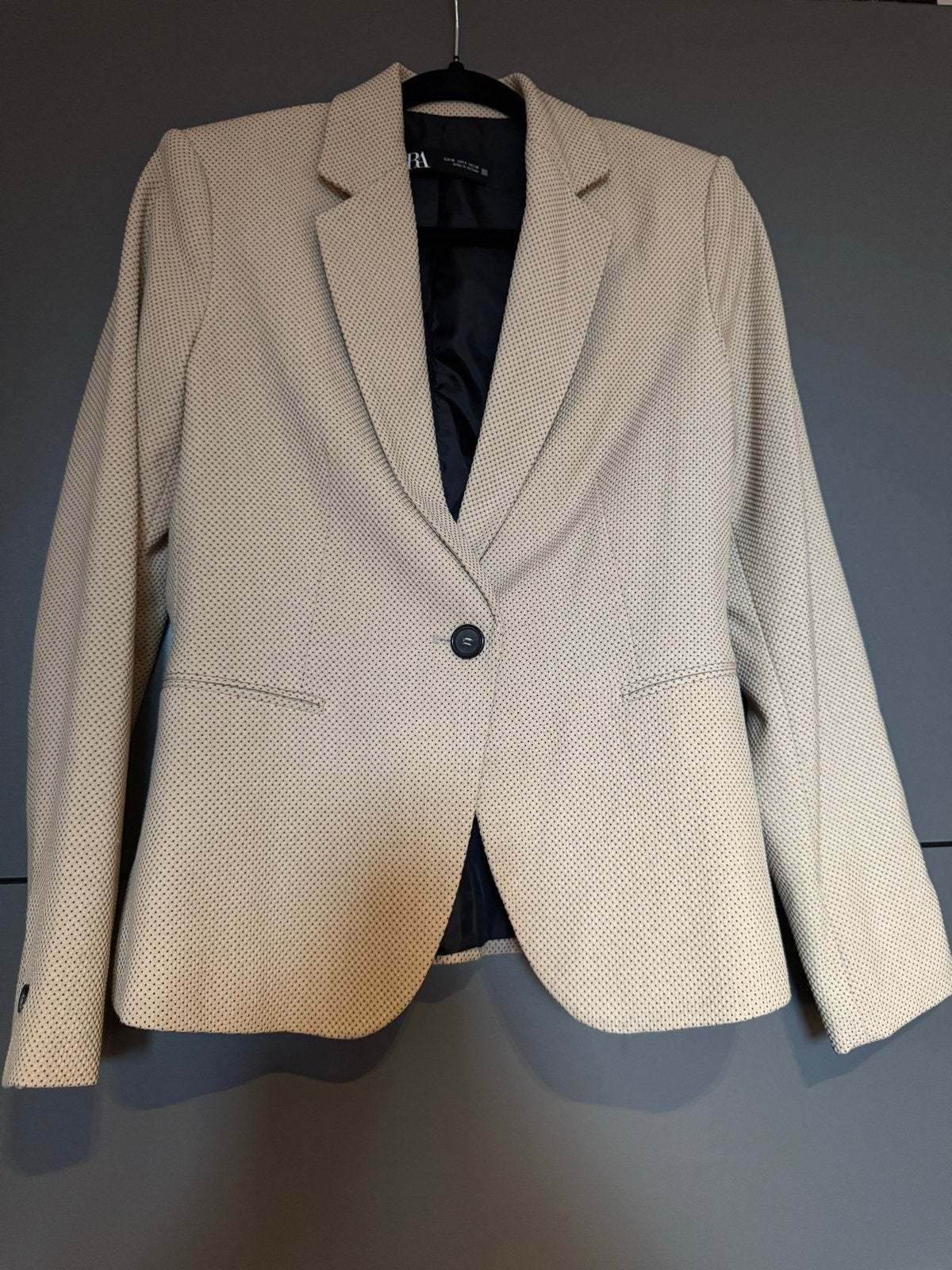 Zara colbertje beige met mini zwarte stipjes, maat 36, Kleding | Dames, Beige, Ophalen of Verzenden, Jasje, Maat 36 (S)
