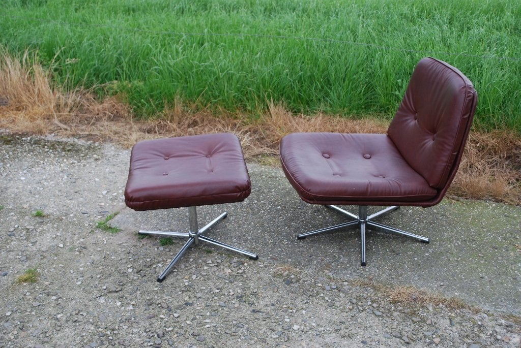 Vintage Fauteuil met Hocker - Bruin Kunstleer & Chroom, Ophalen, Gebruikt, Minder dan 75 cm, Overige materialen