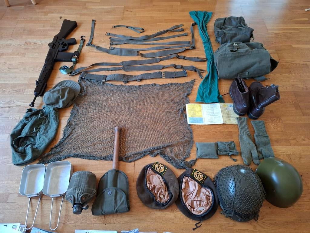 Legerspullen divers, Verzamelen, Ophalen of Verzenden, Landmacht, Nederland, Embleem of Badge