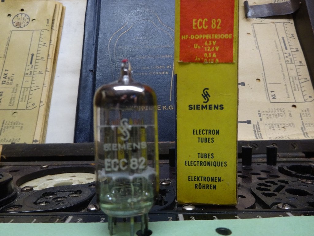 ECC82 zilver plate van siemens nieuw in doos . NOS ., Ophalen of Verzenden, Versterker