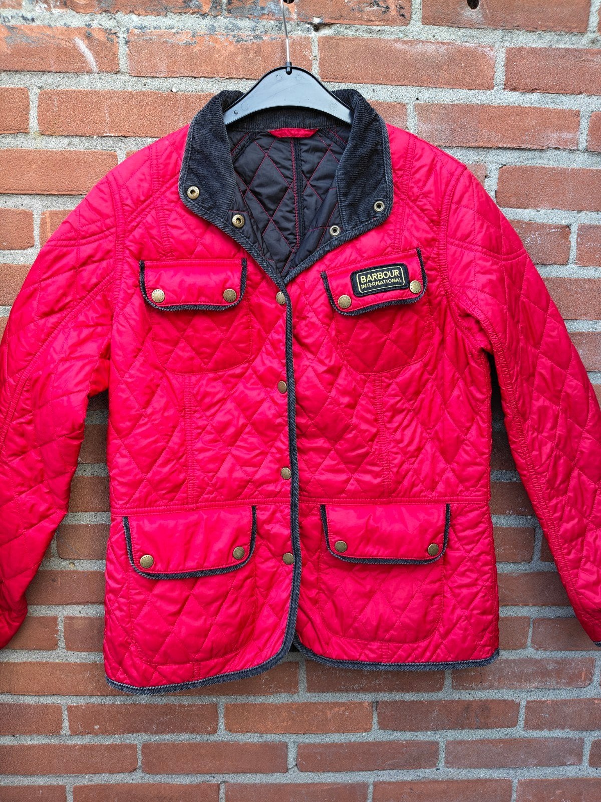 Barbour International gewatteerde jas rood maat 40, Maat 38/40 (M), Barbour International, Ophalen of Verzenden, Zo goed als nieuw