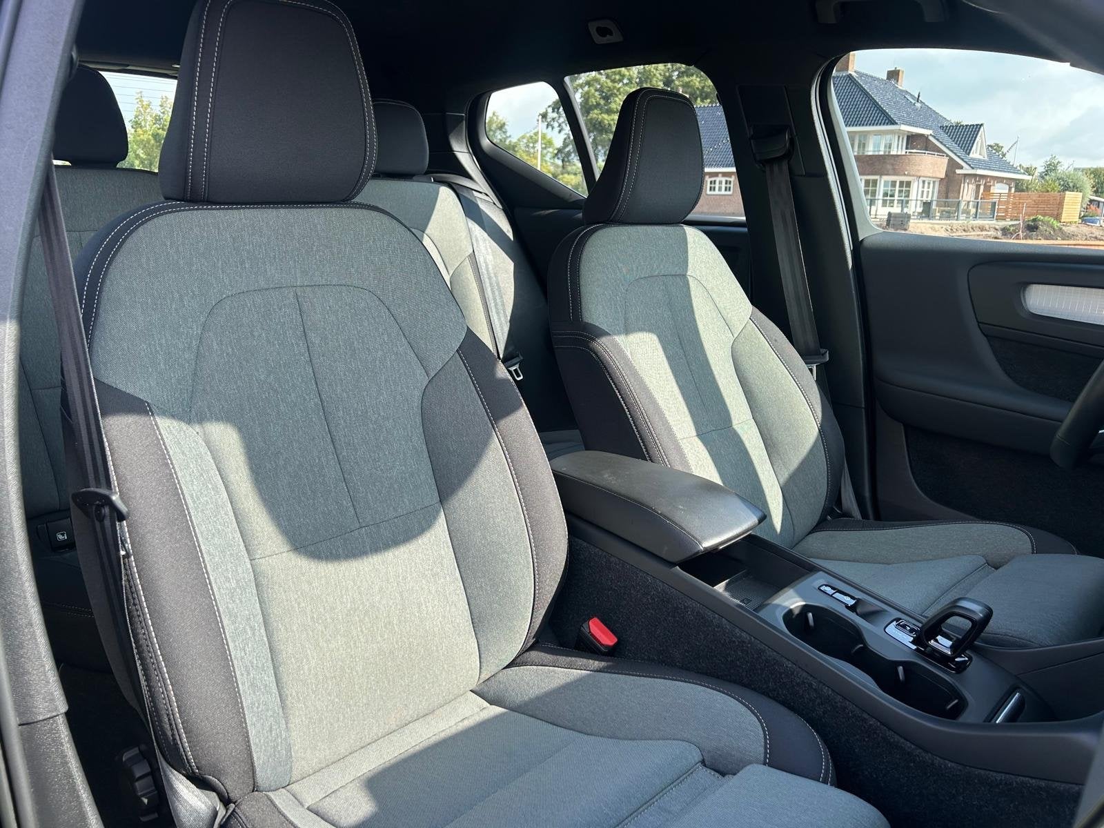 Volvo XC40 1.5 T4 Plug-in hybrid Plus Bright | Achterruitrij, Stof, Zwart, Bedrijf, Hybride Elektrisch/Benzine