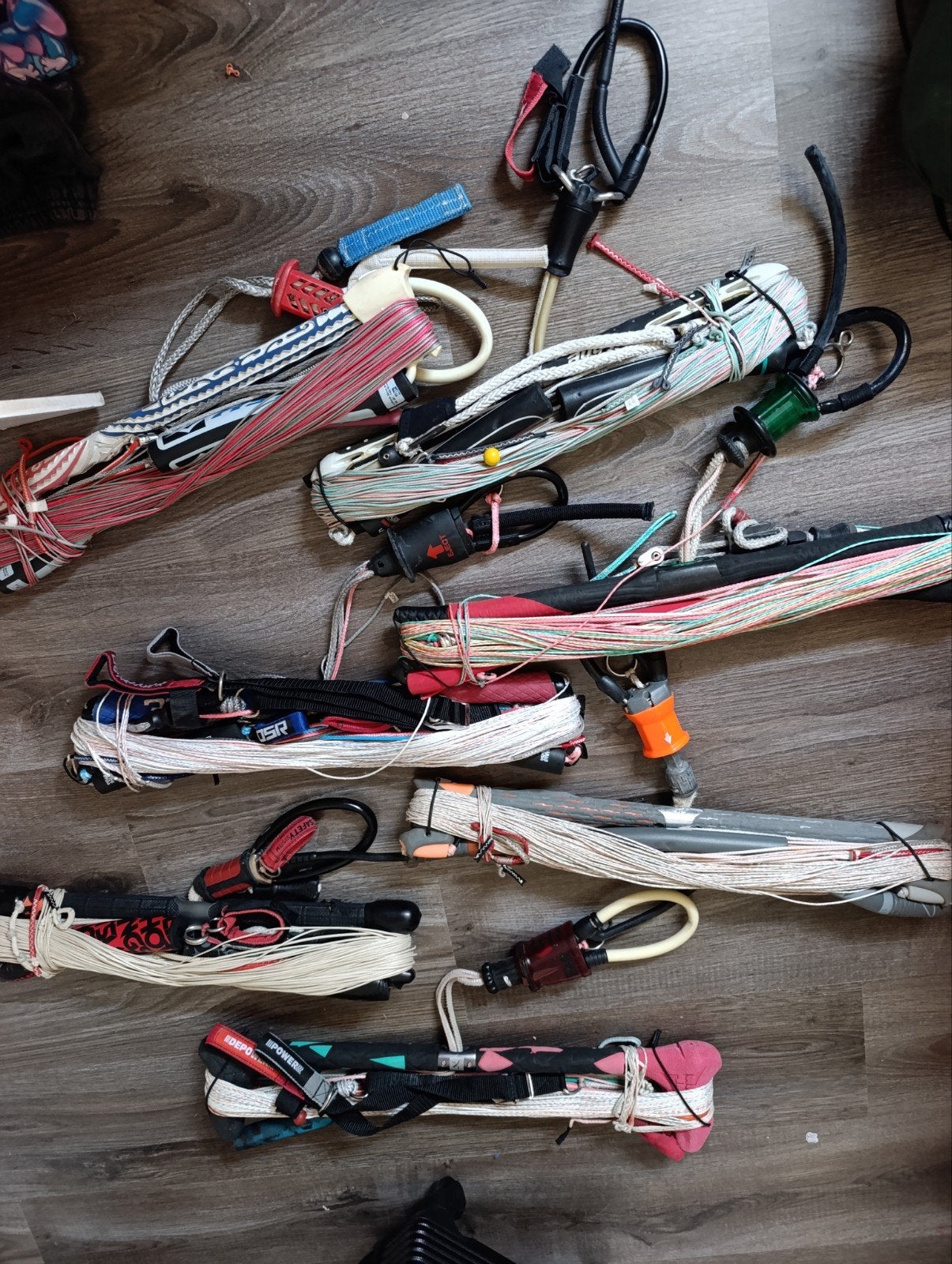 div kitesurf / vlieger onderdelen barren lijnen vinnen etc, Sport en Fitness, Vliegeren, Ophalen, Gebruikt