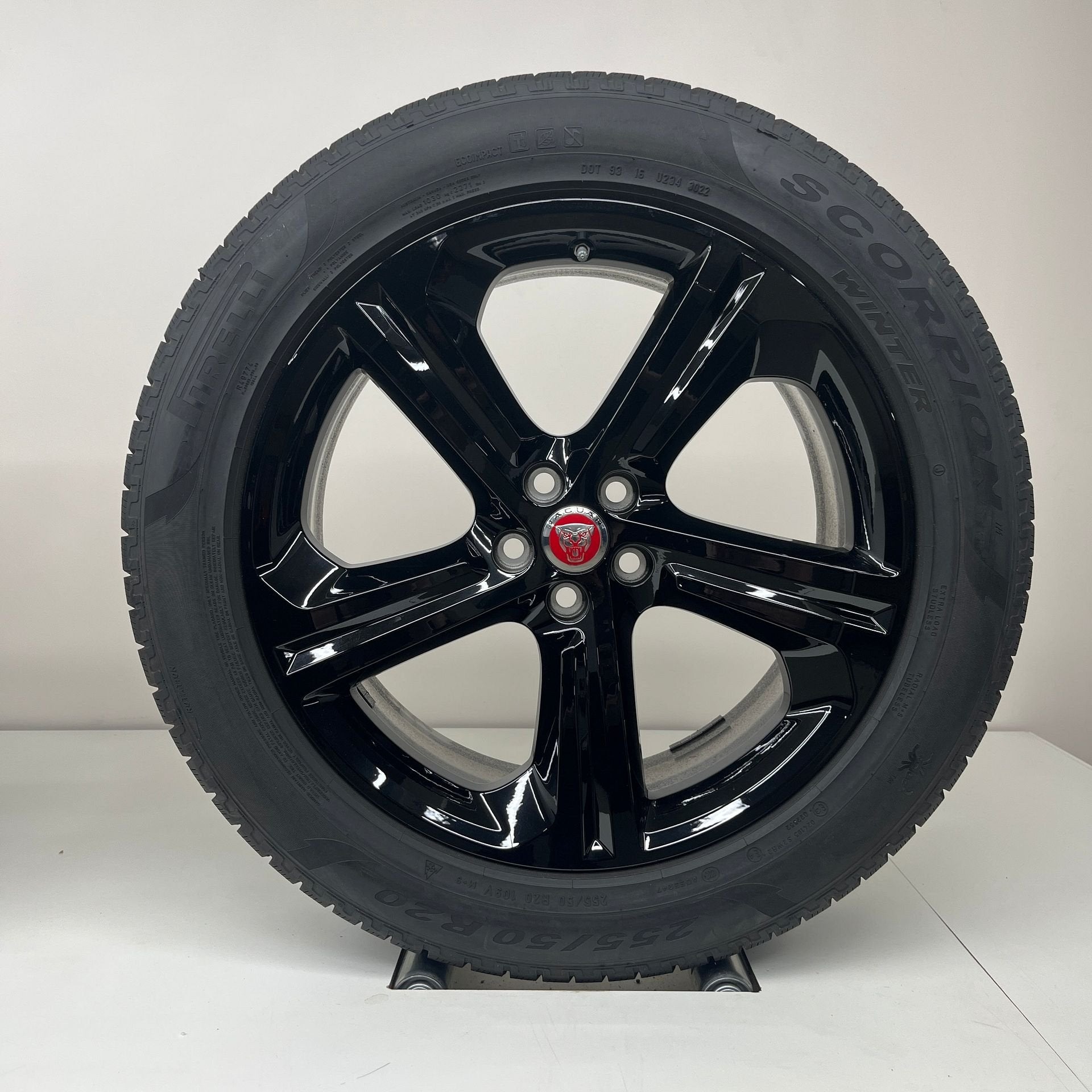 Jaguar F-Pace - 20 inch - winterbanden, Gebruikt, 255 mm, Banden en Velgen, Personenwagen