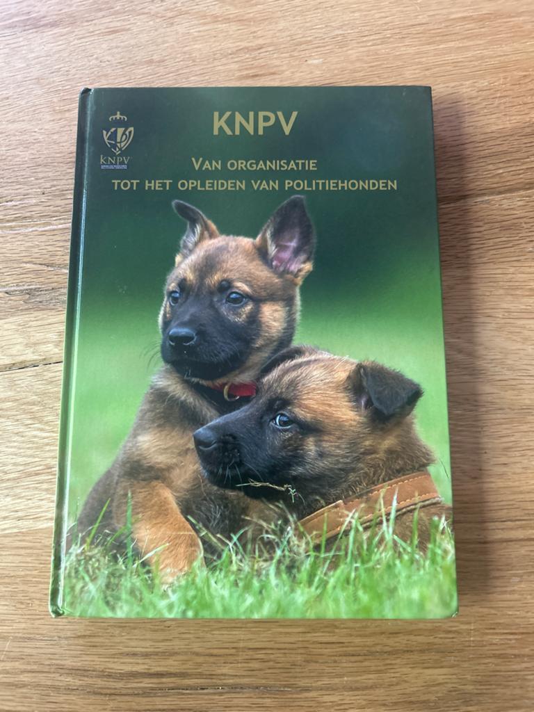 KNPV: Van organisatie tot het opleiden van politiehonden, Boeken, Ophalen of Verzenden, Gelezen, Honden