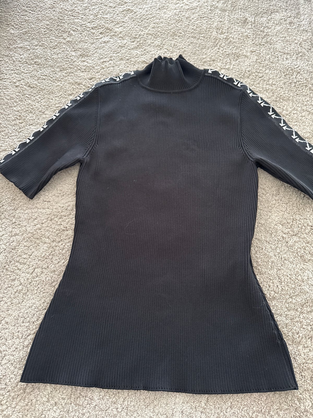 Off-White coltrui met korte mouwen, Zwart, Ophalen of Verzenden, Zo goed als nieuw, Korte mouw