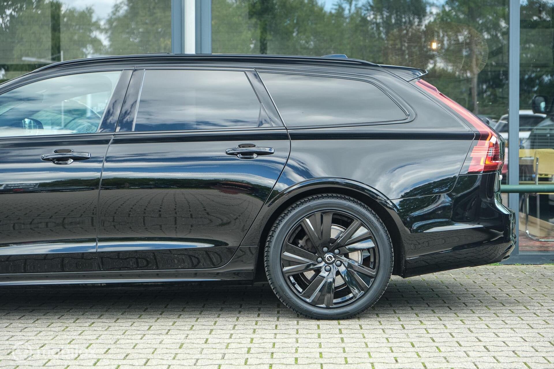 Foto 17 van Volvo V90 2.0 T8 AWD R-Design | Stoel en stuurwielverwarming