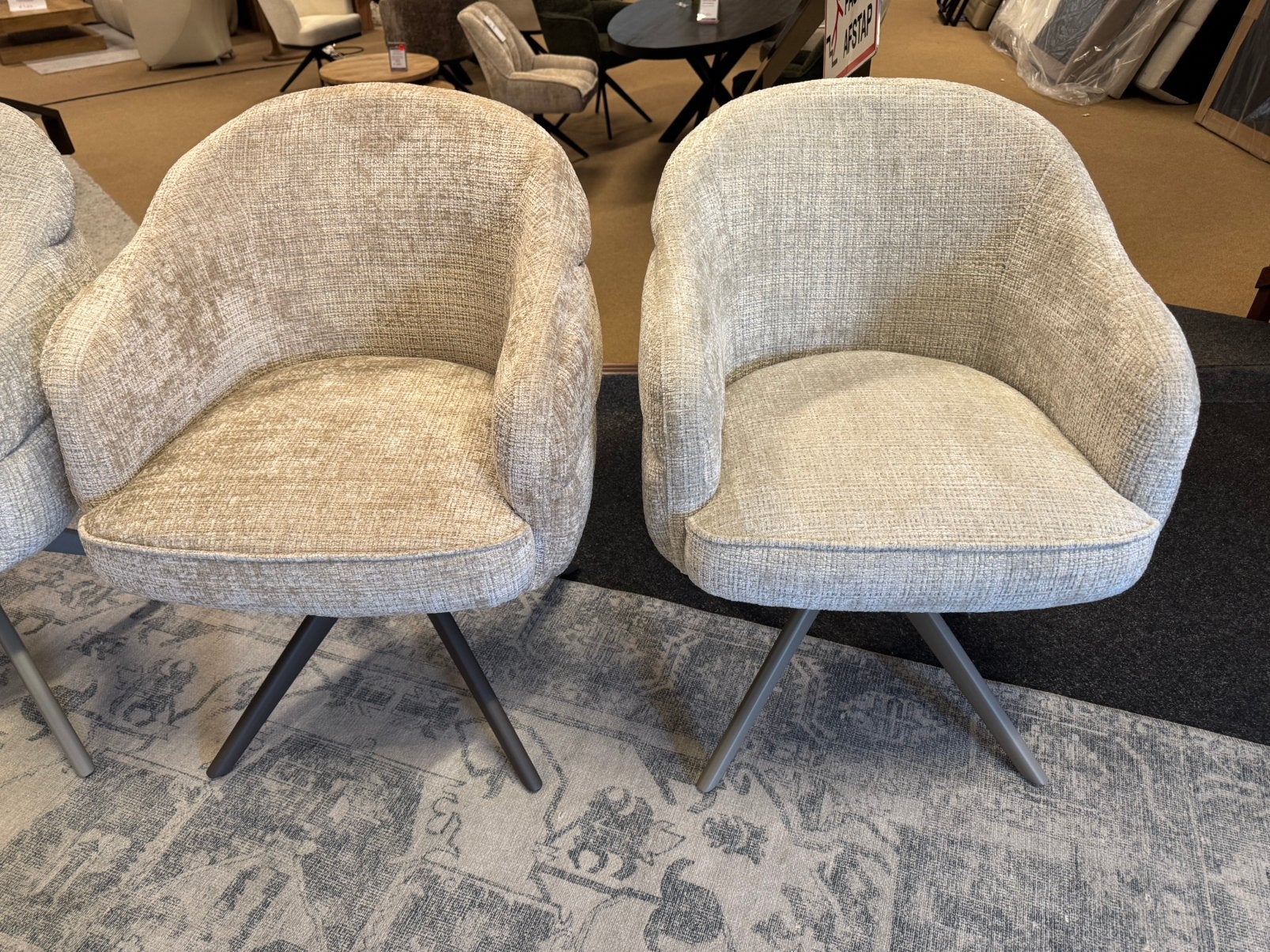 Eetkamerstoel Pien in twee kleuren 360° Direct/Leverbaar, Huis en Inrichting, Ophalen, Hout, #Retro#Draaibaar#Modern#Luxueus, Nieuw