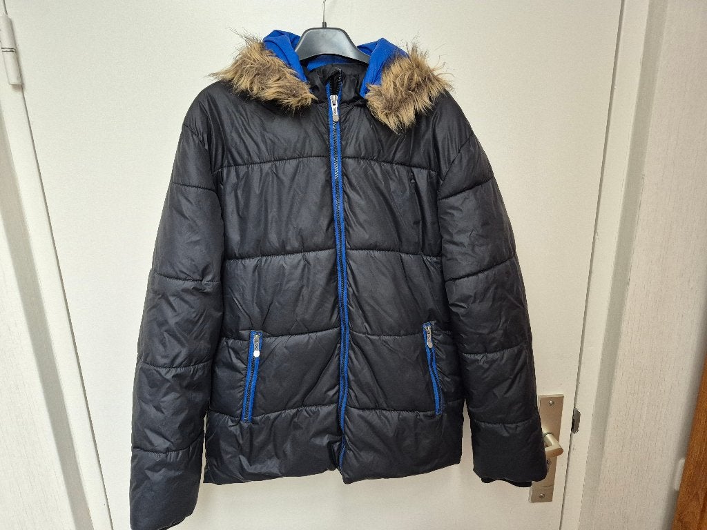 C&A zwarte winterjas jongen met muts / capuchon maat 170, Gebruikt, C&A, Ophalen of Verzenden, Jongen