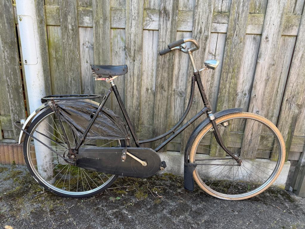 Oude omafiets - Klassieke fiets uit 1951, Fietsen en Brommers, Fietsen | Dames | Omafietsen, 53 tot 56 cm, Ophalen, Zo goed als nieuw