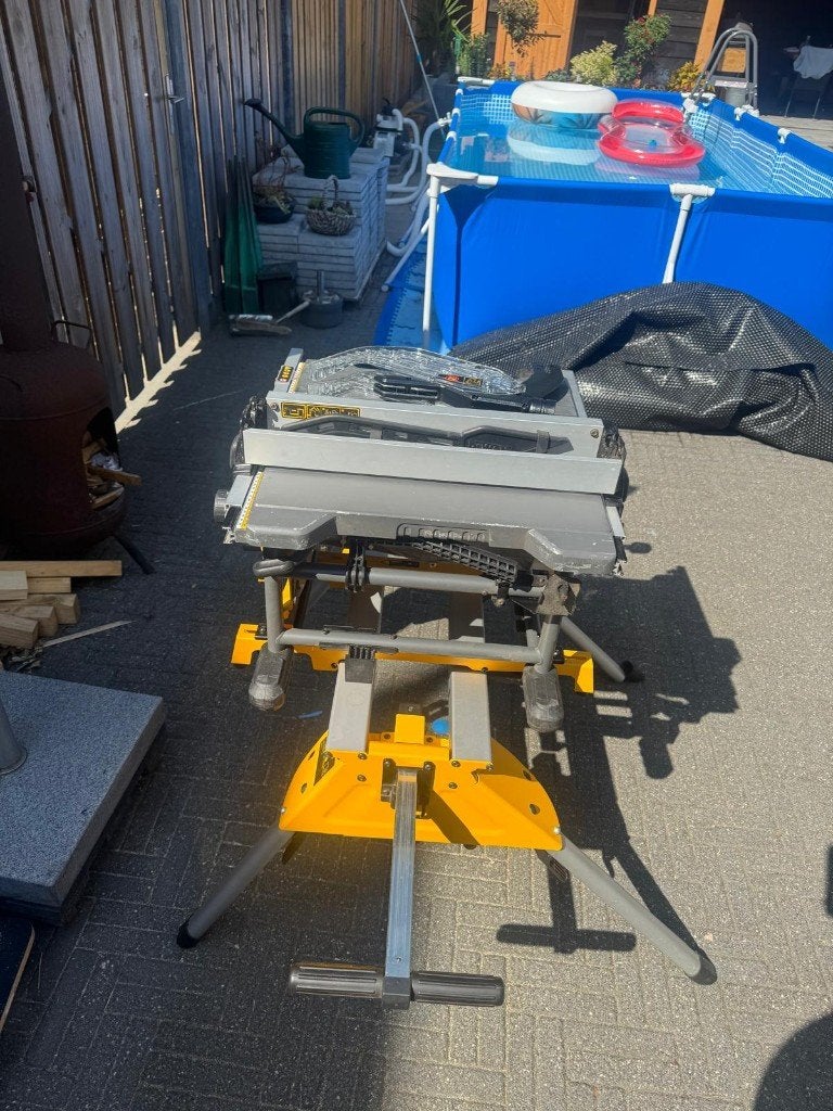Dewalt accu zaagtafel met onderstel, Ophalen