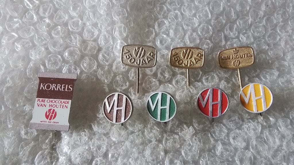 8 verschillende speldjes van houten chocolade, Ophalen of Verzenden, Zo goed als nieuw, Overige onderwerpen