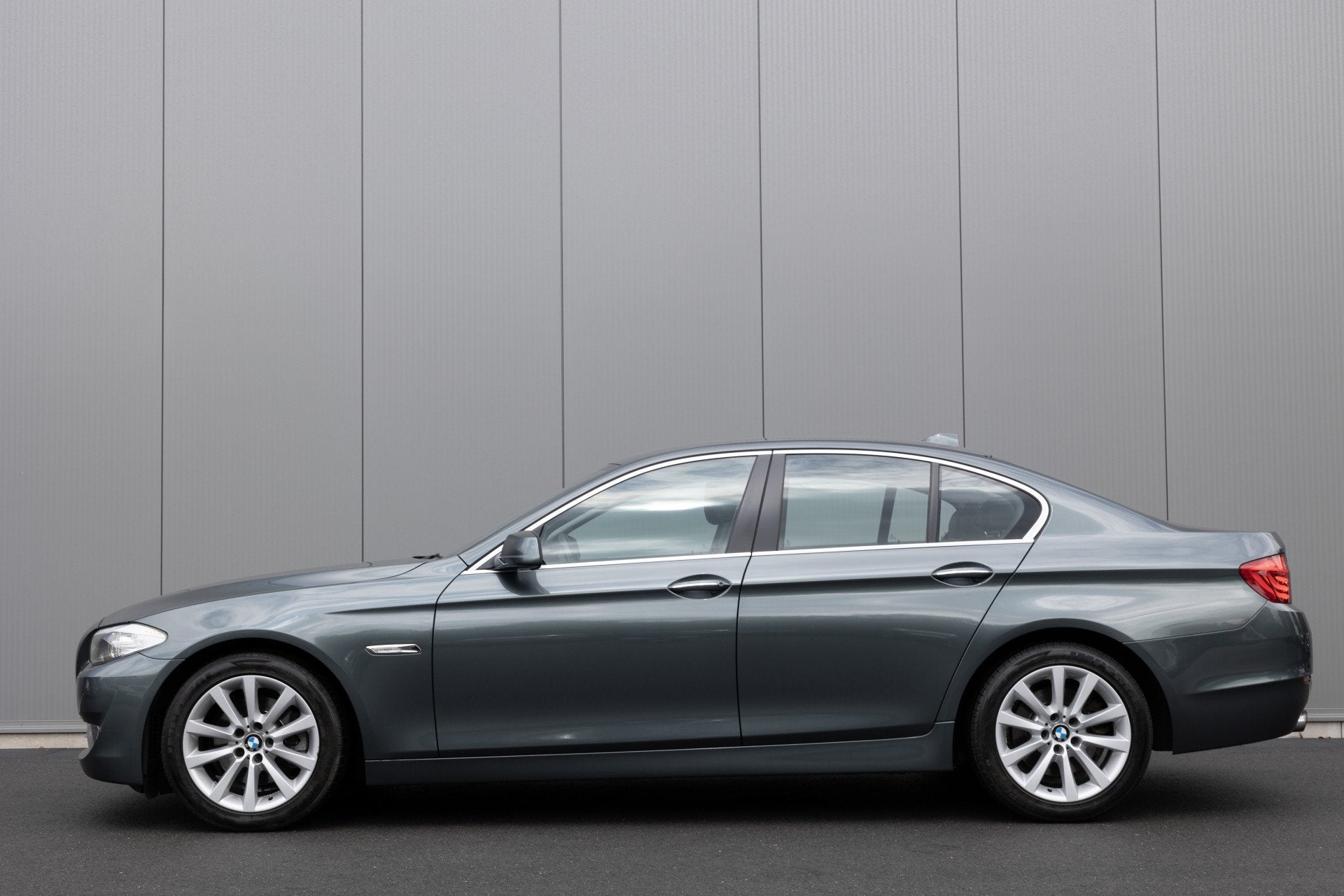 BMW 5 Serie 523i High Executive | LEDER | NAVI | STOELVERWAR, Euro 5, Achterwielaandrijving, Gebruikt, Zwart