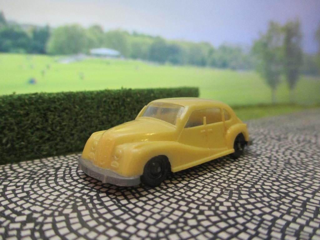 BMW 501 - Eko beige, Hobby en Vrije tijd, Ophalen of Verzenden, Gebruikt, Bus of Vrachtwagen, Brekina