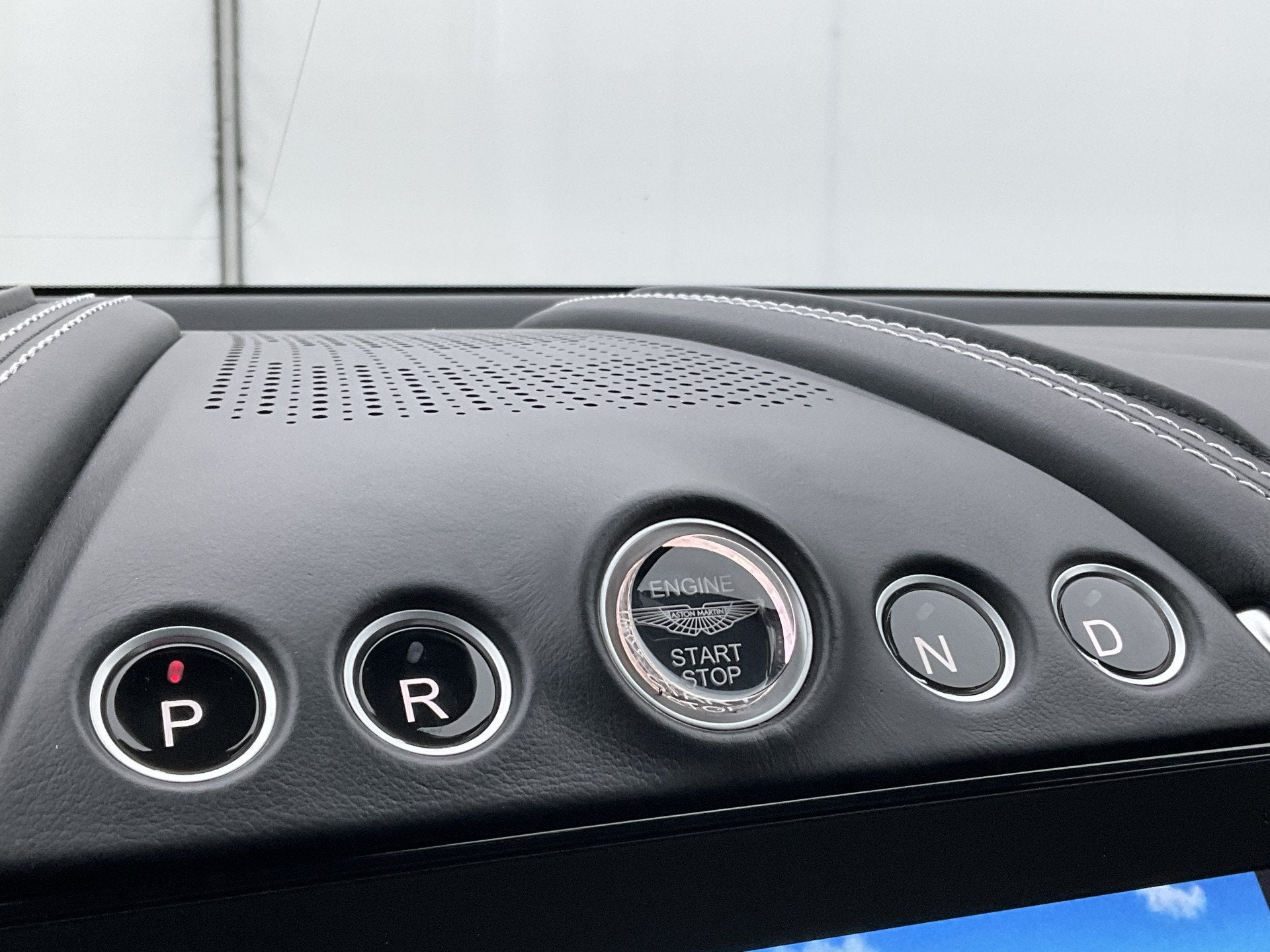 Foto 50 van Aston Martin Dbx 4.0 V8 360 Memory Stoelverw/koeling Sfeer