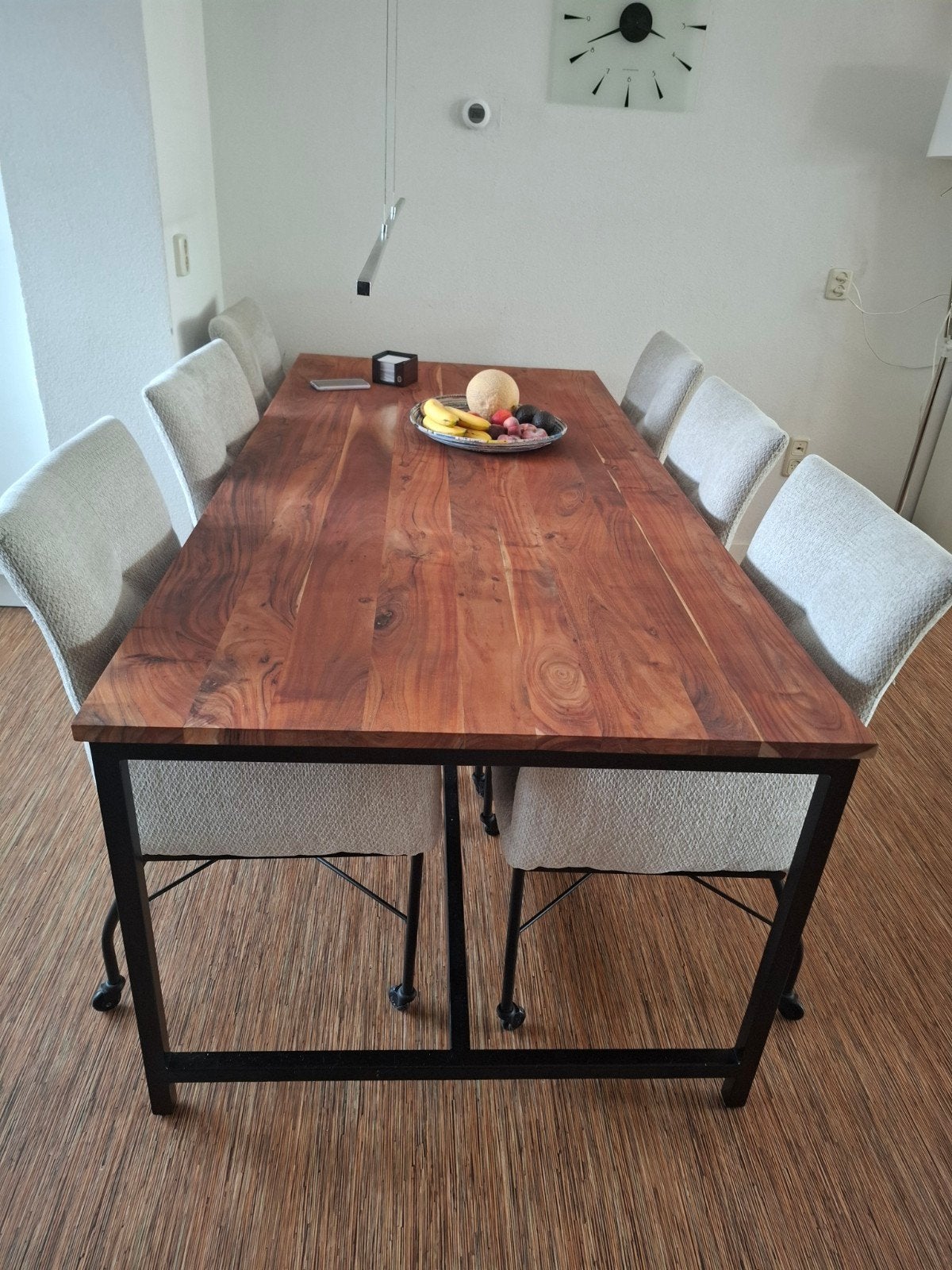 Robuuste eettafel van acaciahout en metaal, 100 tot 150 cm, 200 cm of meer, Industrieel, Modern, Zo goed als nieuw