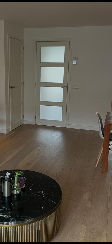 Stevige stompen deur met melkglas. T.E.A.B., Ophalen, Binnendeur, 200 tot 215 cm