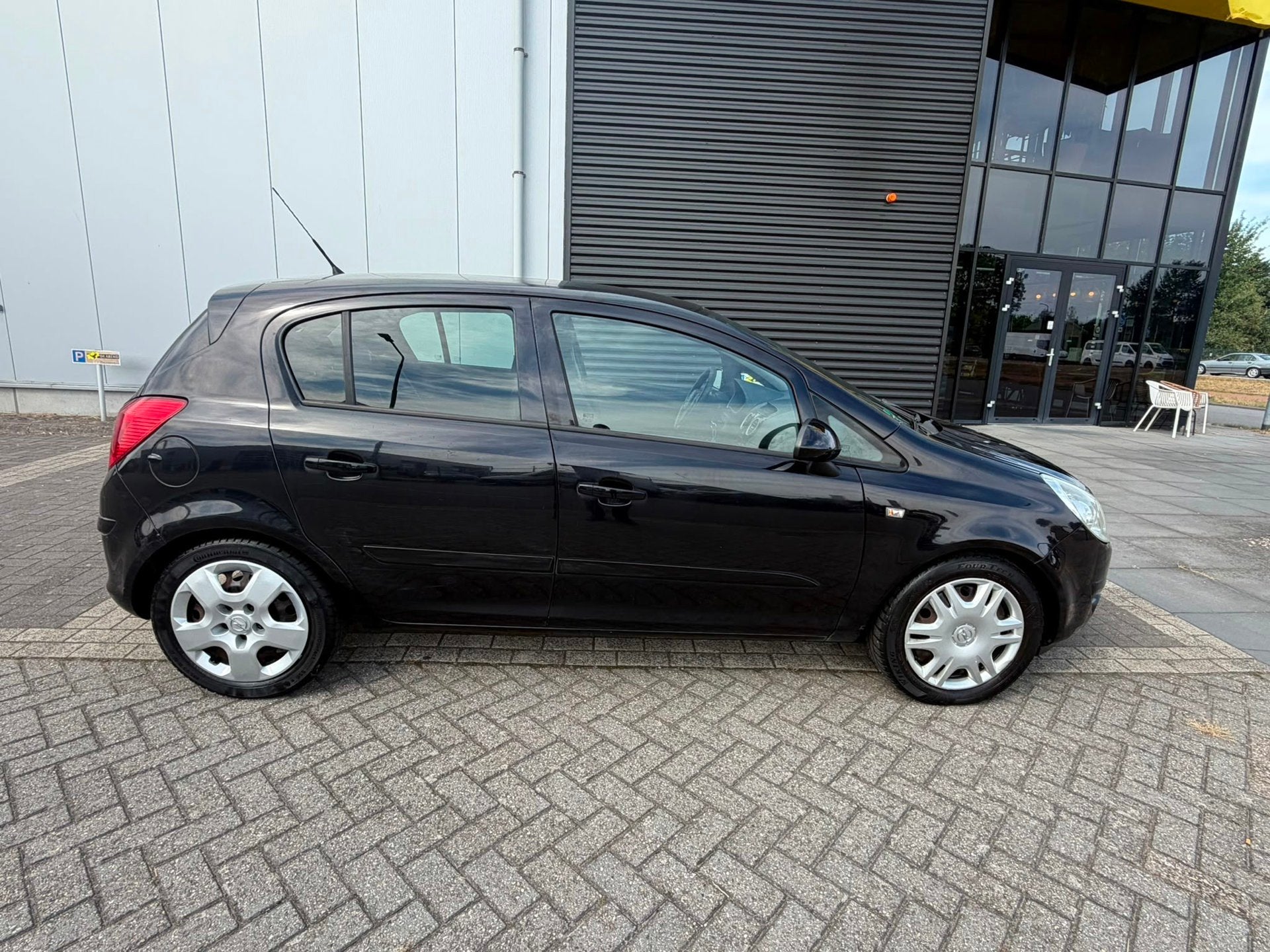 Opel Corsa 1.2-16V Business Sport Airco Nieuwe APK, Voorwielaandrijving, Gebruikt, 4 cilinders, Metallic lak