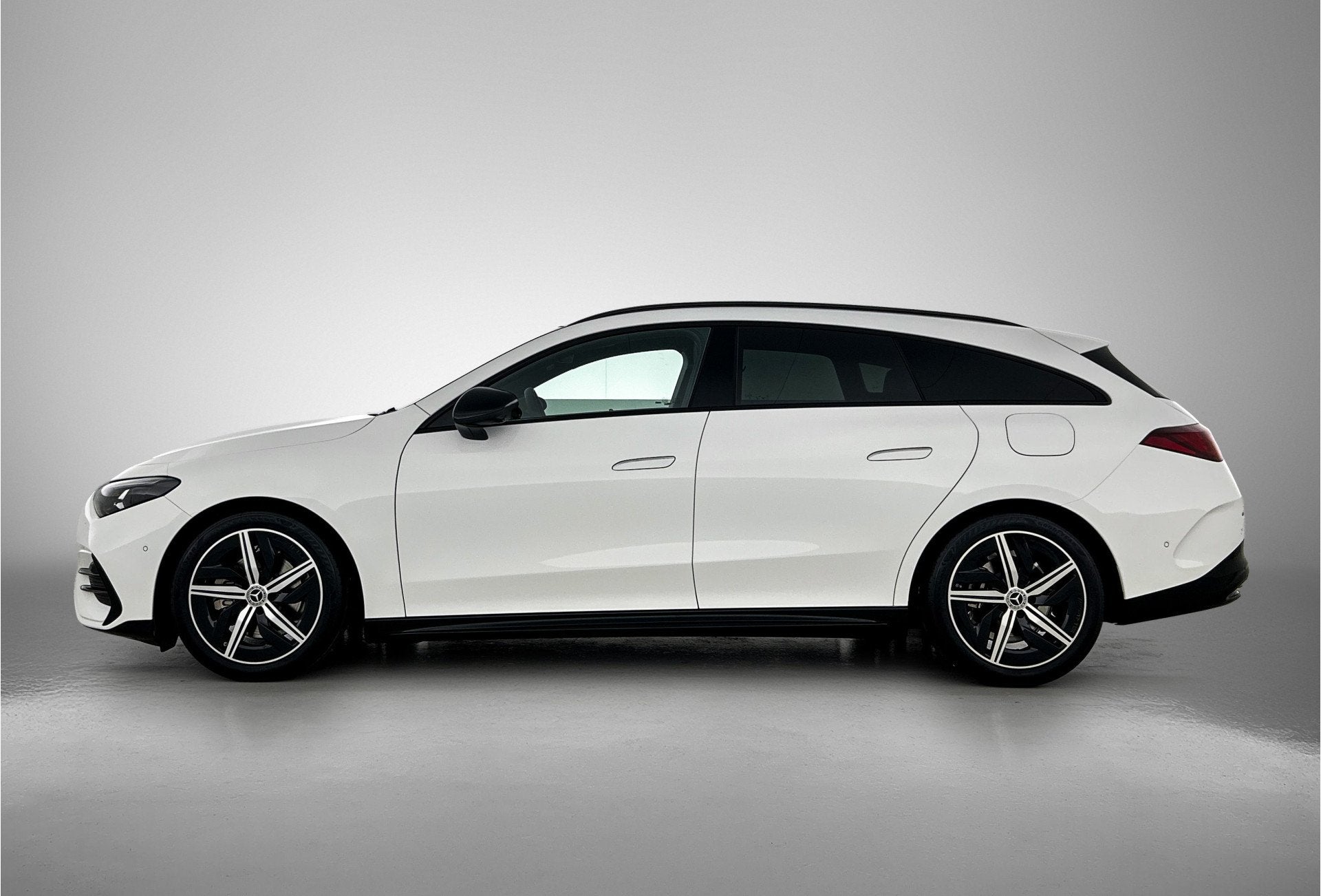 Mercedes-Benz CLA-Klasse Shooting Brake 180 Business Solutio, CLA, Automatische klimaatregeling, Zwart, Wit