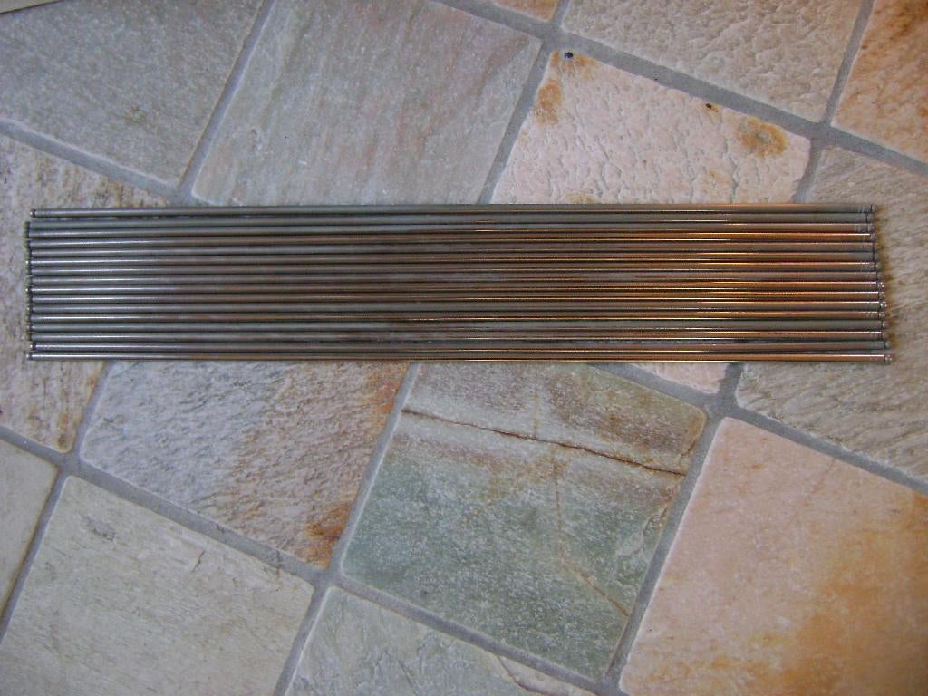 16 ijzeren traproeden - lang 61 cm., Huis en Inrichting, Gebruikt, 50 tot 100 cm, Rond, 50 tot 100 cm