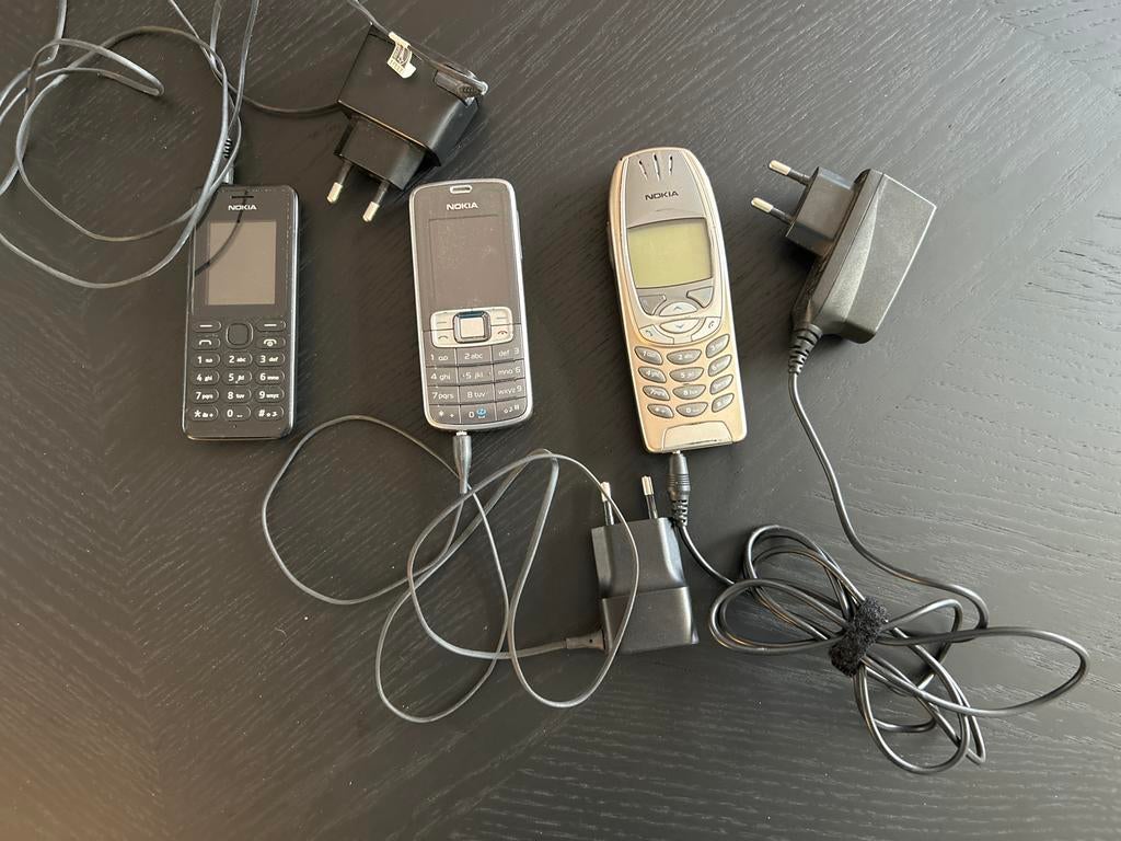 3 Nokia telefoons met opladers - Klassieke modellen, Telecommunicatie, Mobiele telefoons | Nokia, Gebruikt, Overige kleuren, Geen camera