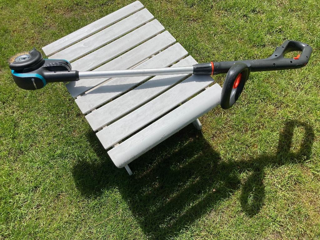 GARDENA onkruidborstel op Accu, Ophalen, Zo goed als nieuw, Gardena / Husqvarna